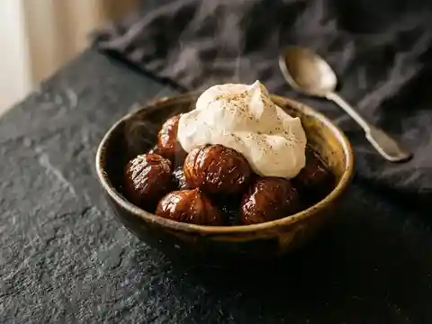 Glasierte Kastanien mit geschlagener Sherry-Sahne
