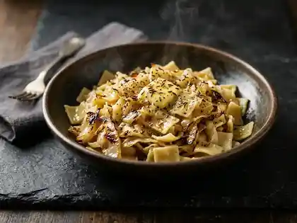 Krautfleckerl mit Kümmelboutter