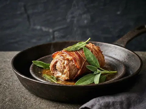 Schweine-Involtini mit Salbei, Speck und Parmesan