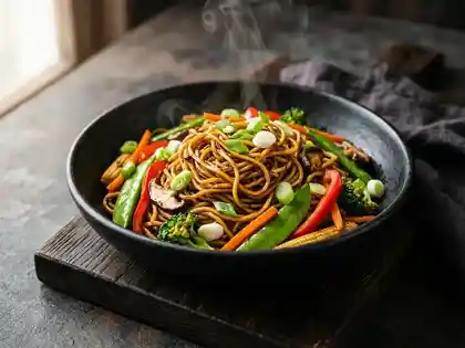Vegetarisches Chow Mein – Gebratene Nudeln mit Gemüse
